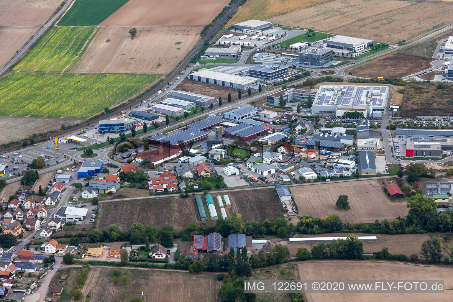 Luftbild von Industrie- und Gewerbegebiet Nord mit ITK Engineering GmbH, DBK David + Baader, Transac und Fischer Fahrradmarke in Rülzheim im Bundesland Rheinland-Pfalz, Deutschland