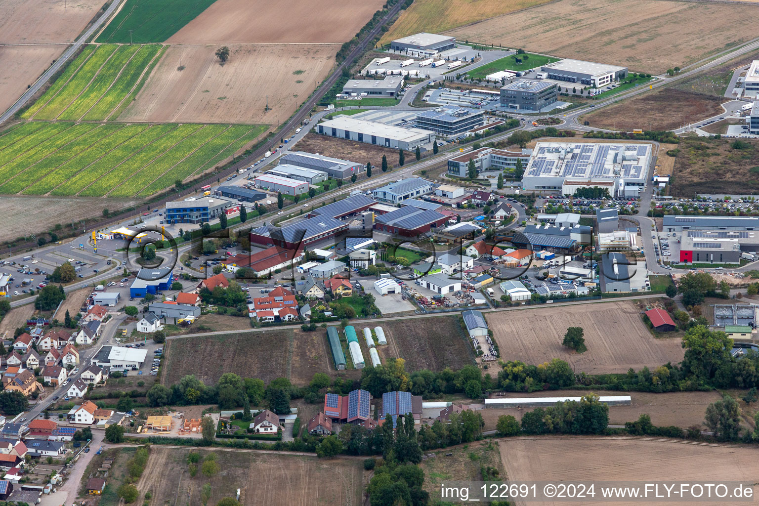 Luftbild von Industrie- und Gewerbegebiet Nord mit ITK Engineering GmbH, DBK David + Baader, Transac und Fischer Fahrradmarke in Rülzheim im Bundesland Rheinland-Pfalz, Deutschland