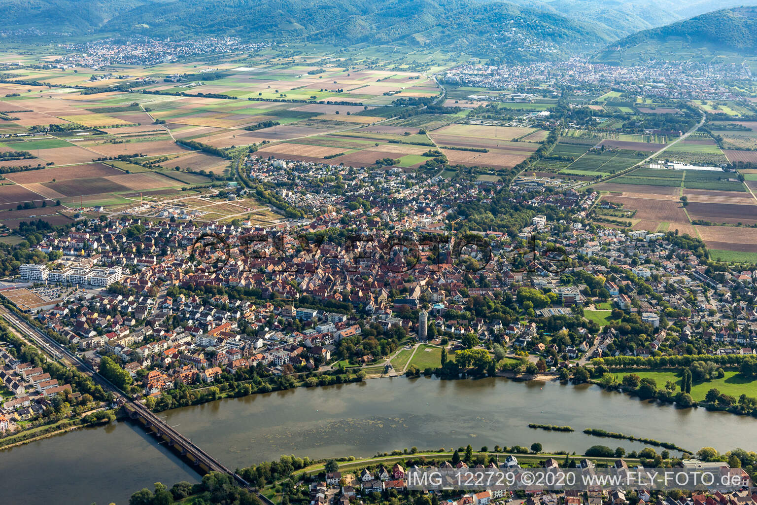 Ladenburg im Bundesland Baden-Württemberg, Deutschland aus der Luft