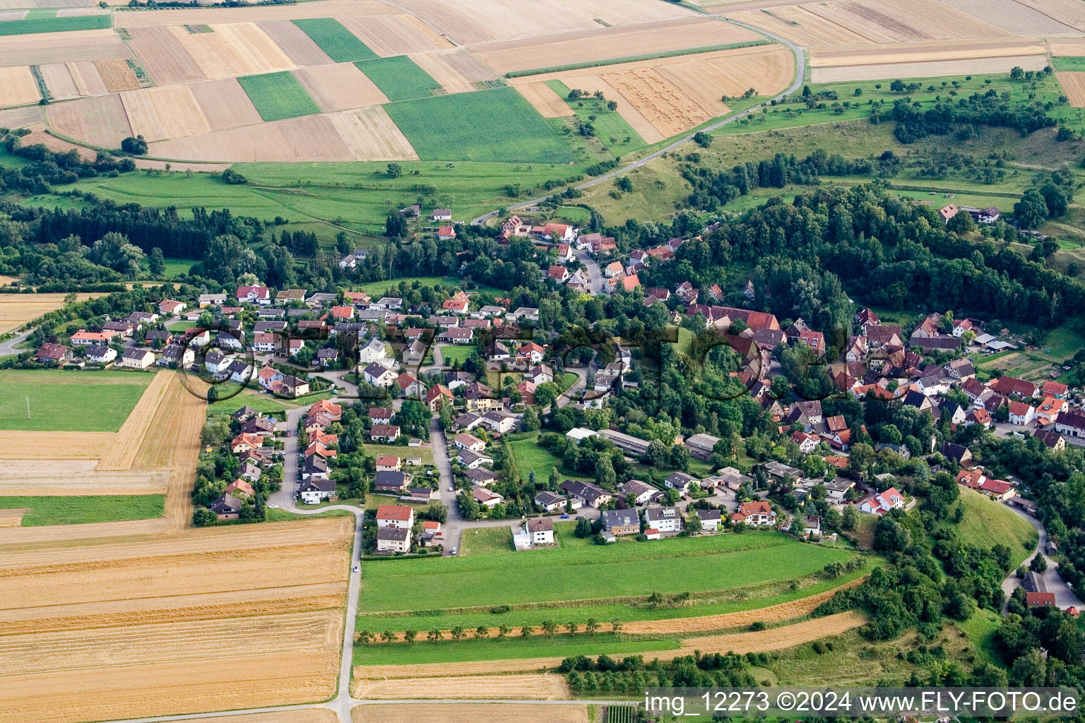 Luftbild von Reusten von Norden in Ammerbuch im Bundesland Baden-Württemberg, Deutschland