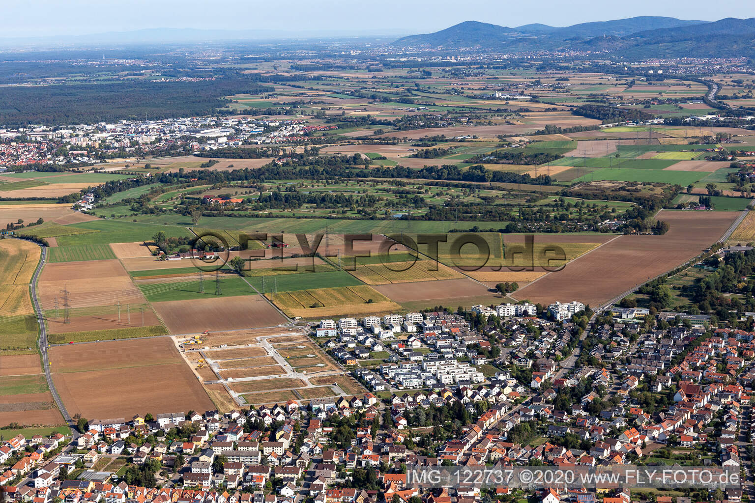 Luftbild von Neubaugebiet "Mitten im Feld" in Heddesheim im Bundesland Baden-Württemberg, Deutschland