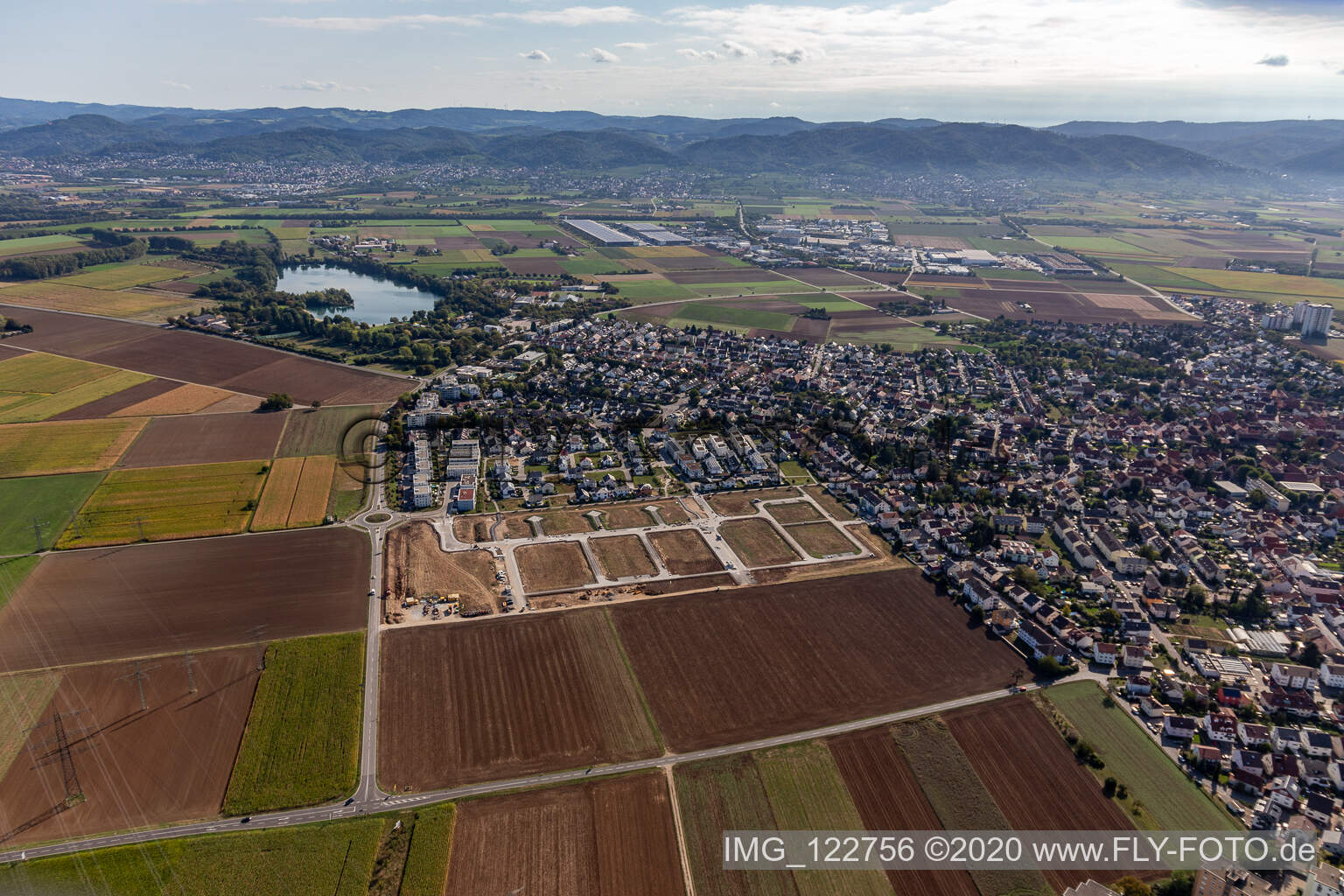 Neubaugebiet "Mitten im Feld" in Heddesheim im Bundesland Baden-Württemberg, Deutschland aus der Luft