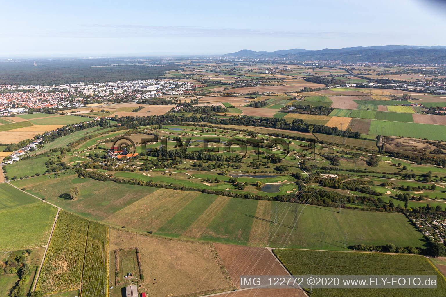 Luftbild von Gelände des Golfplatz Heddesheim Gut Neuzenhof in Viernheim im Bundesland Baden-Württemberg, Deutschland