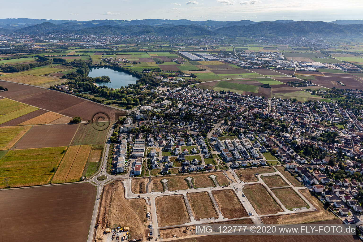 Neubaugebiet "Mitten im Feld" in Heddesheim im Bundesland Baden-Württemberg, Deutschland aus der Vogelperspektive