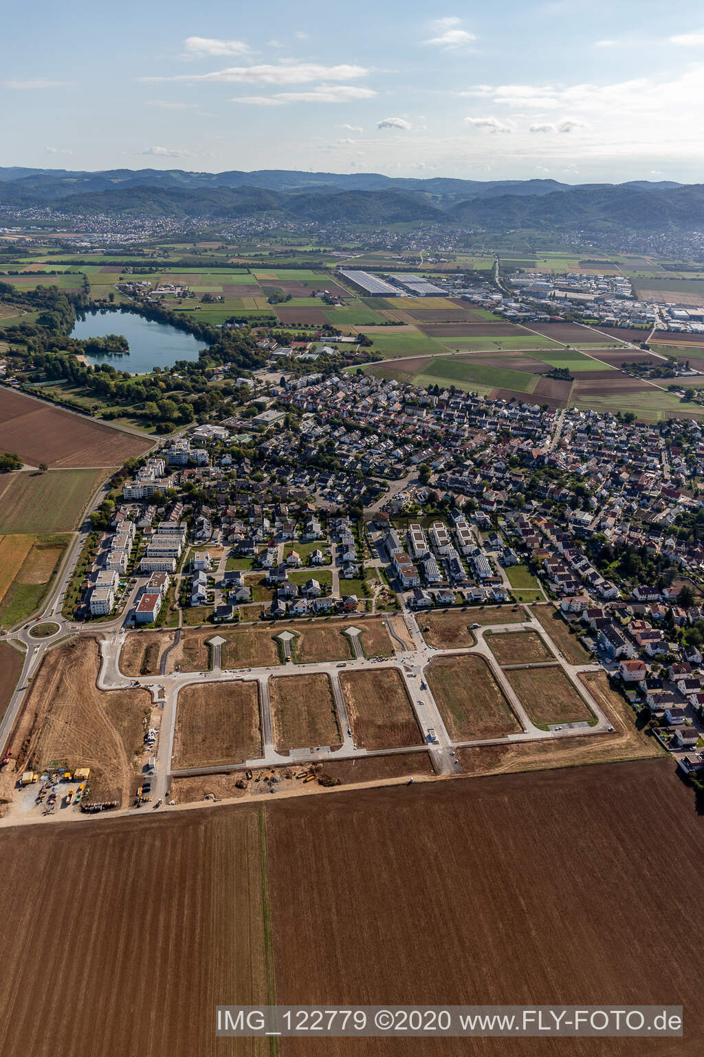 Neubaugebiet "Mitten im Feld" in Heddesheim im Bundesland Baden-Württemberg, Deutschland aus der Luft betrachtet