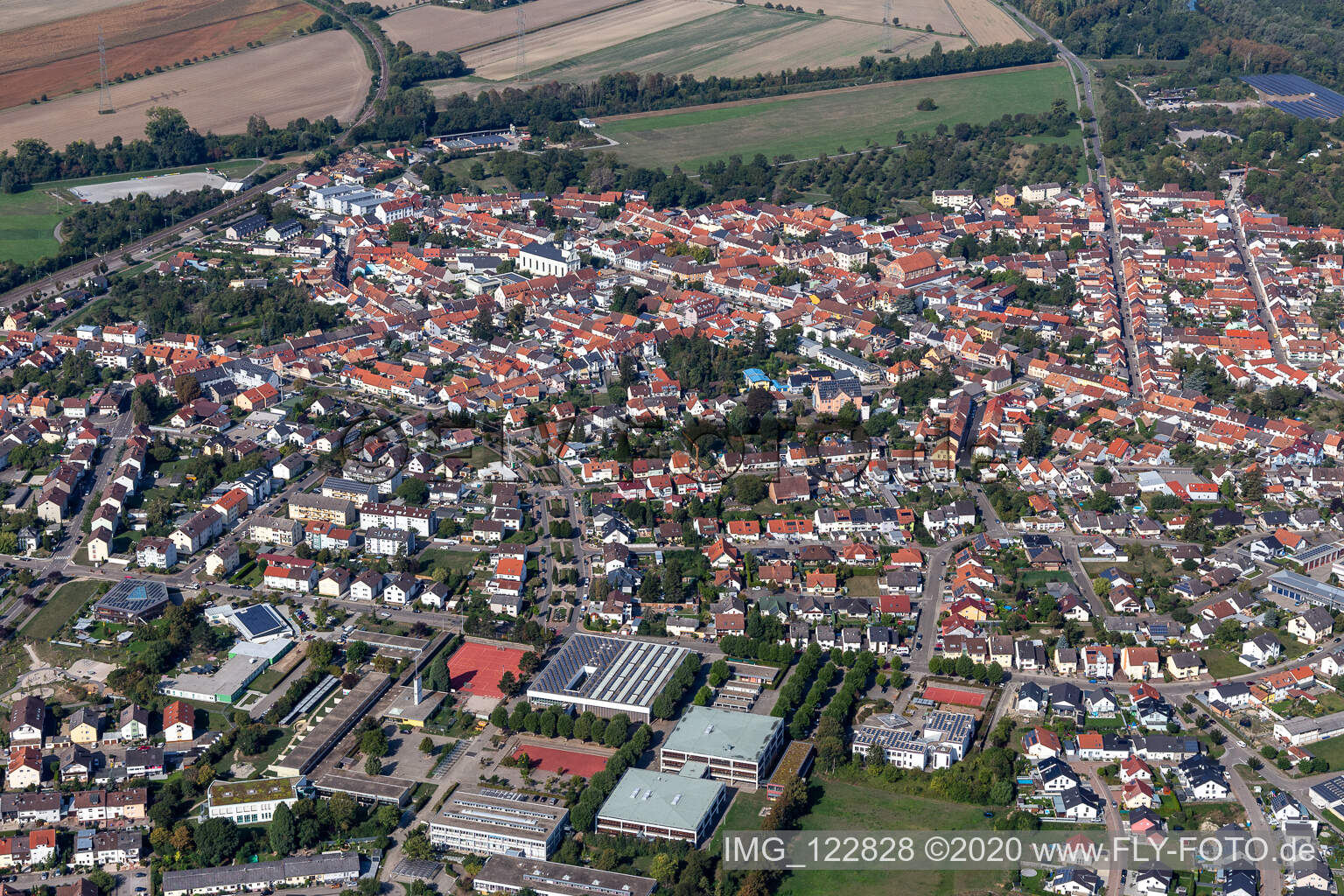 Schrägluftbild von Philippsburg im Bundesland Baden-Württemberg, Deutschland