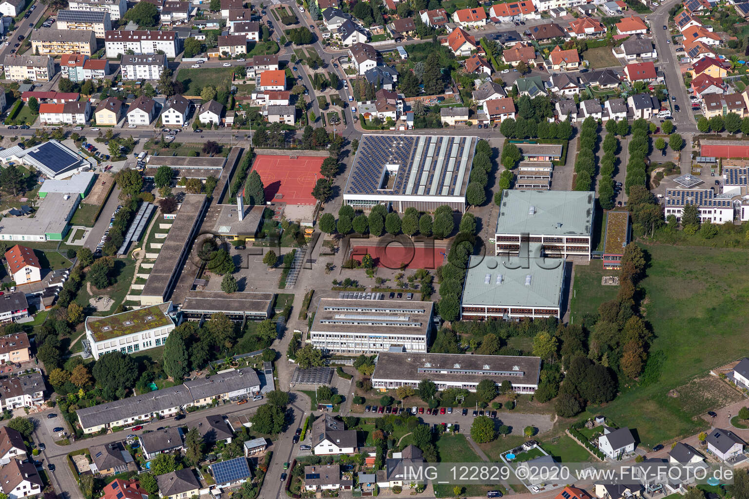 Schulgelände und Gebäudekomplex der Kopernikus Gymnasium und Konrad Adenauer Realschule in Philippsburg im Bundesland Baden-Württemberg, Deutschland