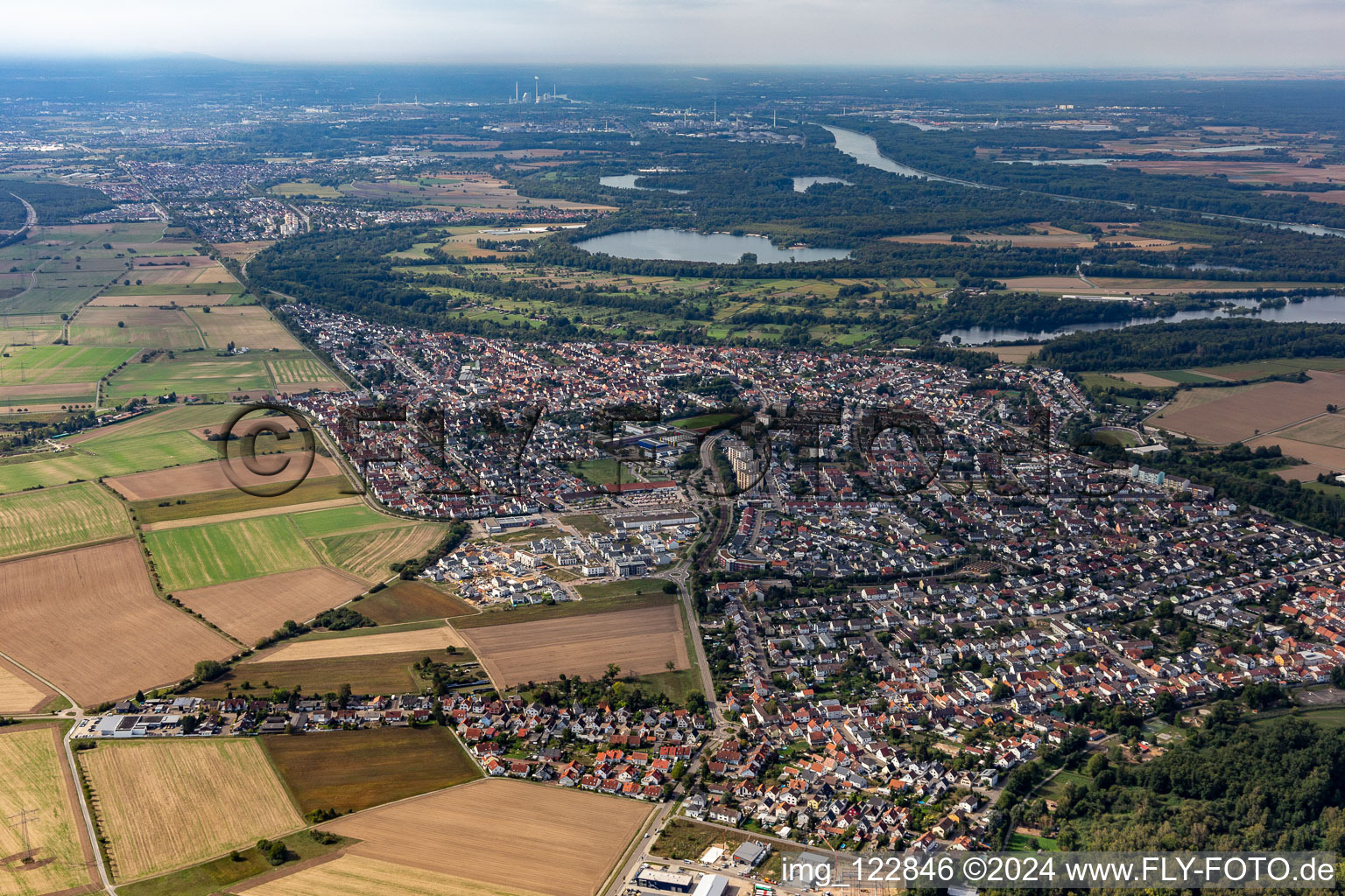 Luftbild von Stadtansicht des Innenstadtbereiches in Hochstetten in Linkenheim-Hochstetten im Bundesland Baden-Württemberg, Deutschland