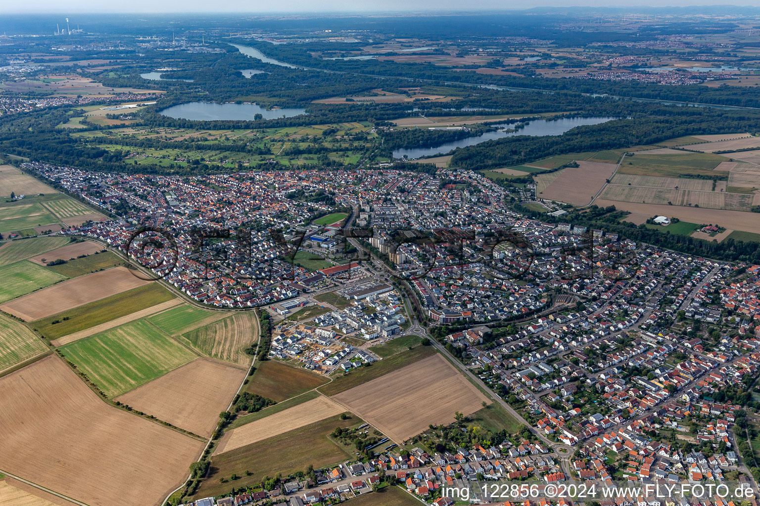 Luftaufnahme von Stadtansicht des Innenstadtbereiches in Hochstetten in Linkenheim-Hochstetten im Bundesland Baden-Württemberg, Deutschland