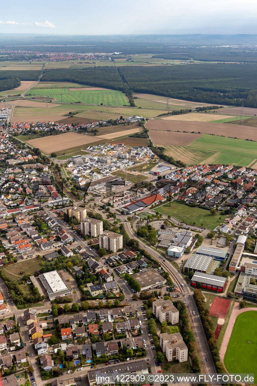 Ortsteil Linkenheim in Linkenheim-Hochstetten im Bundesland Baden-Württemberg, Deutschland aus der Vogelperspektive