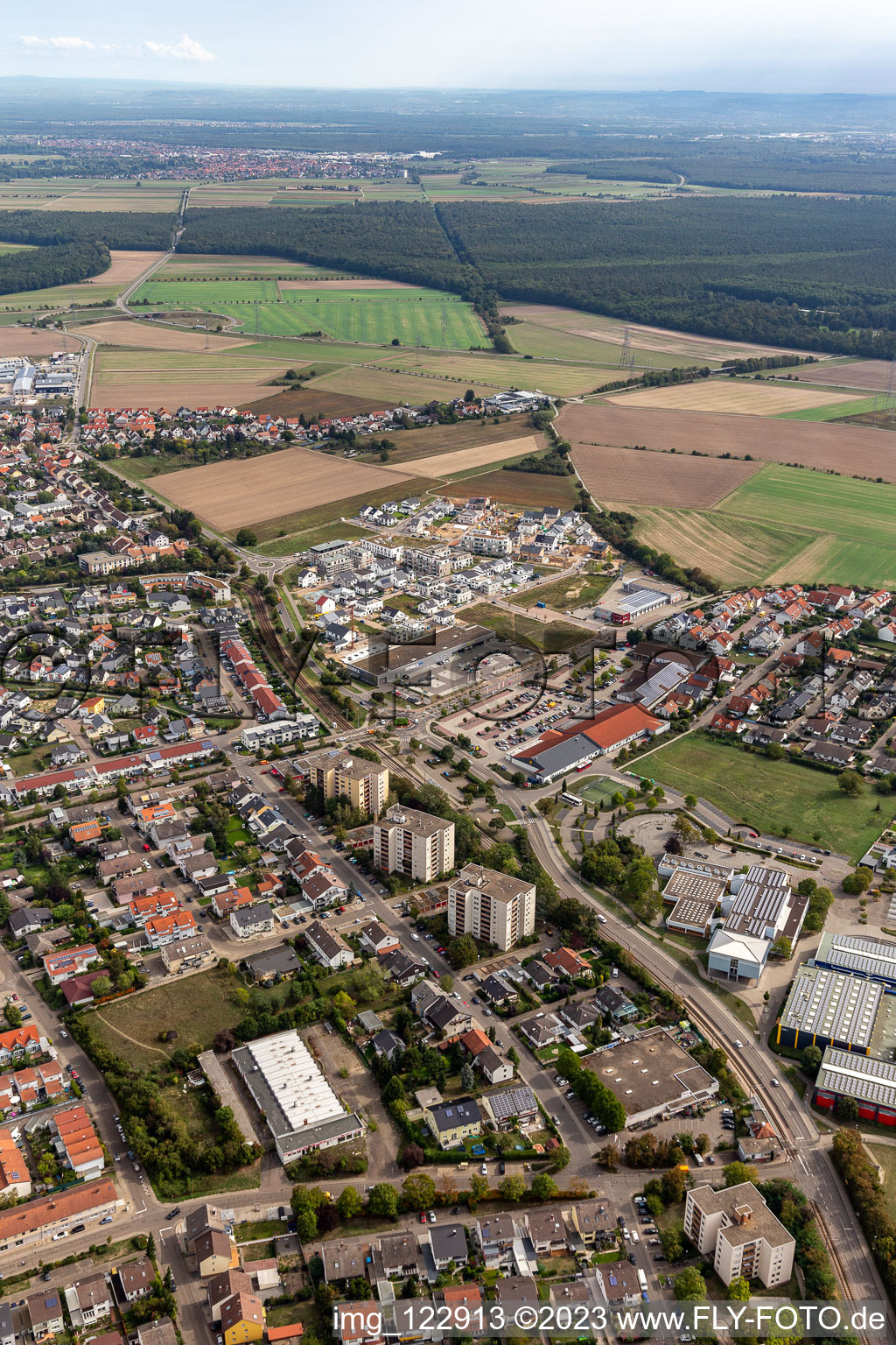 Ortsteil Linkenheim in Linkenheim-Hochstetten im Bundesland Baden-Württemberg, Deutschland aus der Luft betrachtet