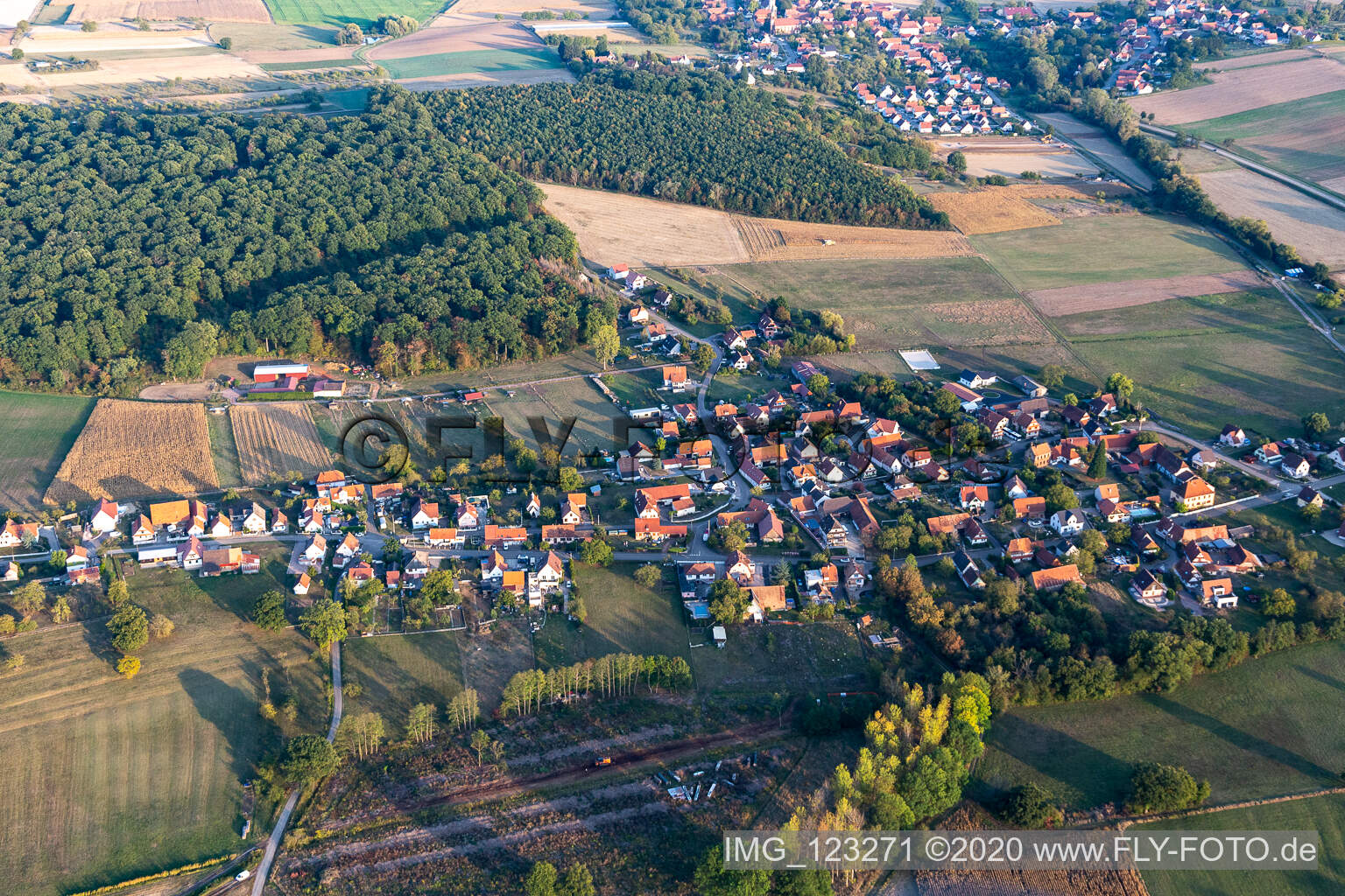 Kutzenhausen im Bundesland Bas-Rhin, Frankreich aus der Luft betrachtet