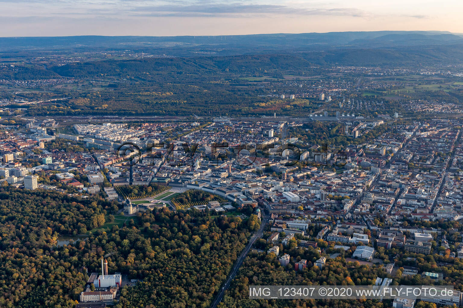 Ortsteil Innenstadt-West in Karlsruhe im Bundesland Baden-Württemberg, Deutschland aus der Luft betrachtet