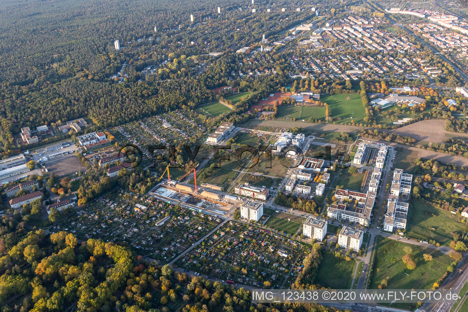 Technologiepark Karlsruhe im Ortsteil Rintheim im Bundesland Baden-Württemberg, Deutschland aus der Luft
