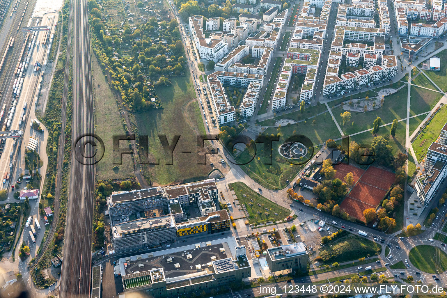 Luftbild von Moderne Wohnbebauung am Citypark (Stadtpark Südost) an der Ludwig Erhard Allee im Ortsteil Südstadt in Karlsruhe im Bundesland Baden-Württemberg, Deutschland