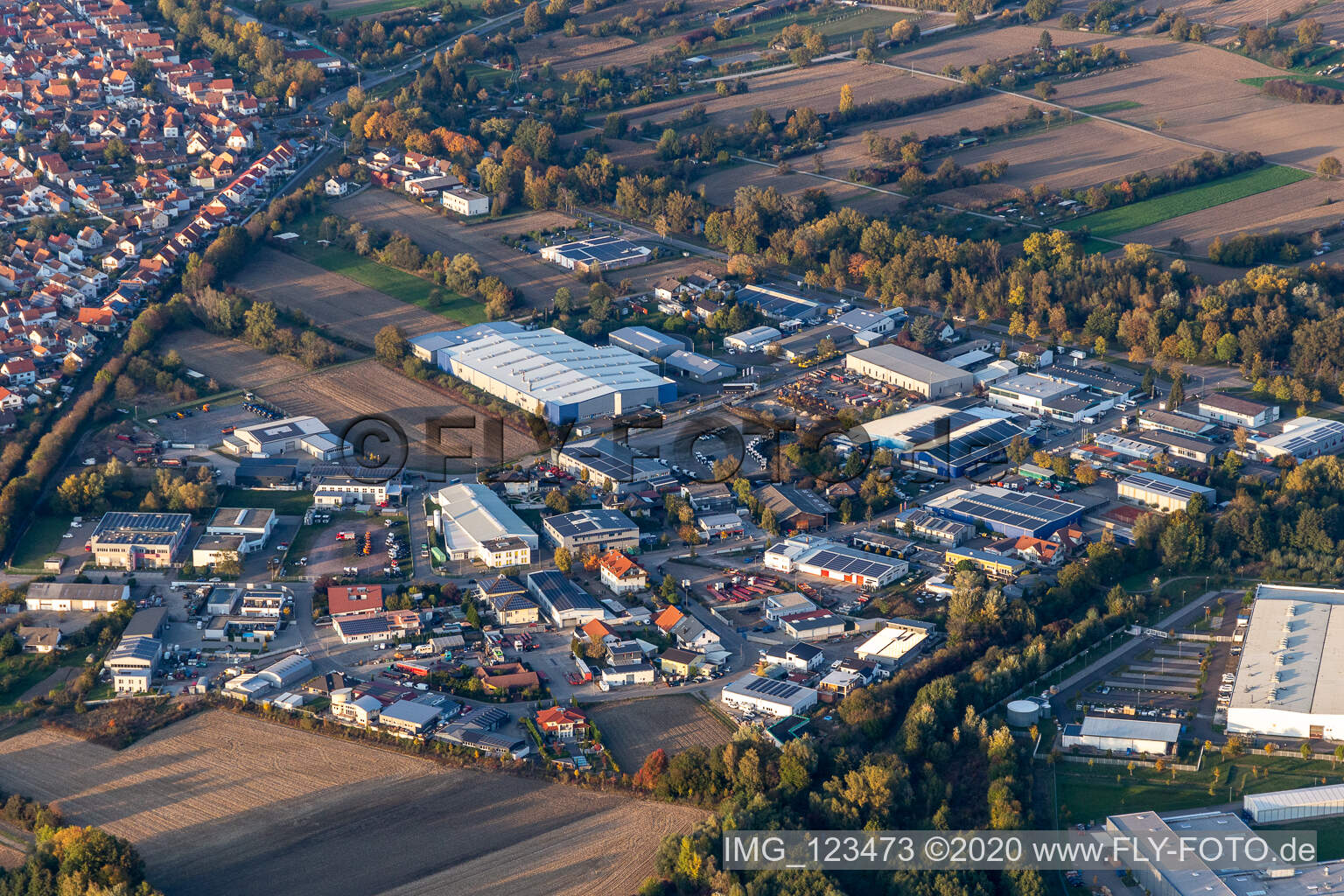 Industriegebiet mit OFTEC Faurecia in Hagenbach im Bundesland Rheinland-Pfalz, Deutschland