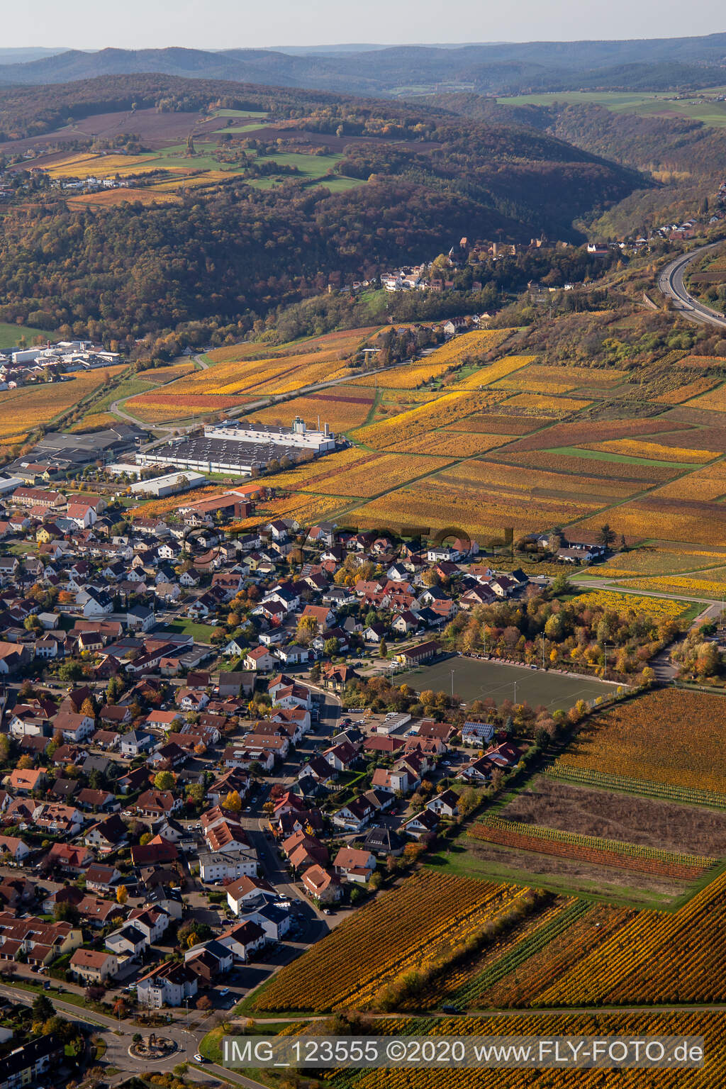 Luftbild von Ortsteil Sausenheim in Grünstadt im Bundesland Rheinland-Pfalz, Deutschland