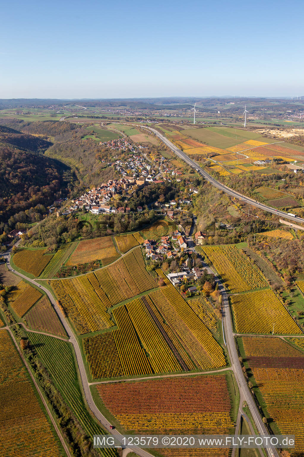Drohnenbild von Neuleiningen im Bundesland Rheinland-Pfalz, Deutschland