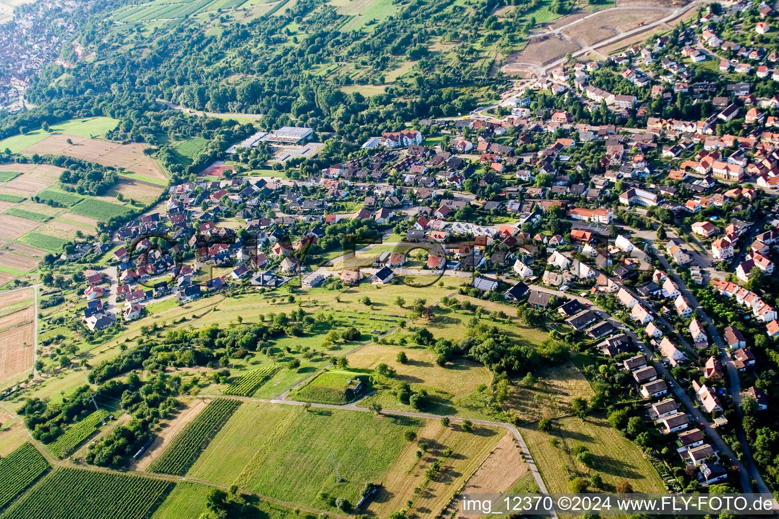 Luftbild von Ortsansicht der Straßen und Häuser der Wohngebiete in Keltern im Bundesland Baden-Württemberg, Deutschland