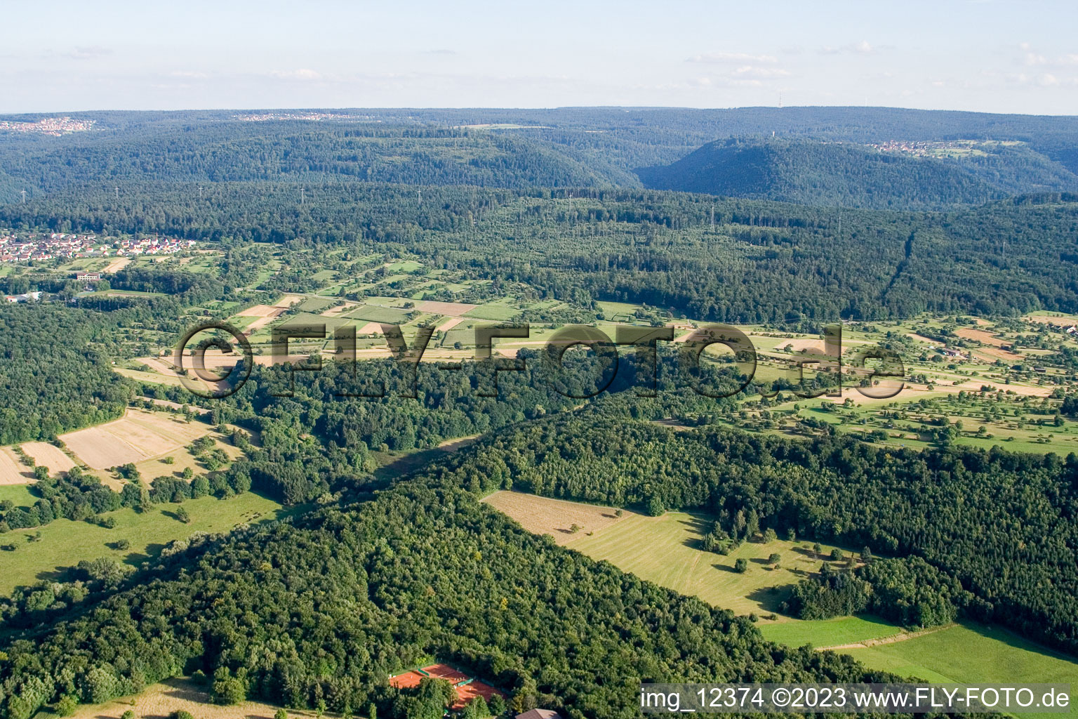 Naturschutzgebiet Kettelbachtal in Gräfenhausen im Bundesland Baden-Württemberg, Deutschland aus der Luft