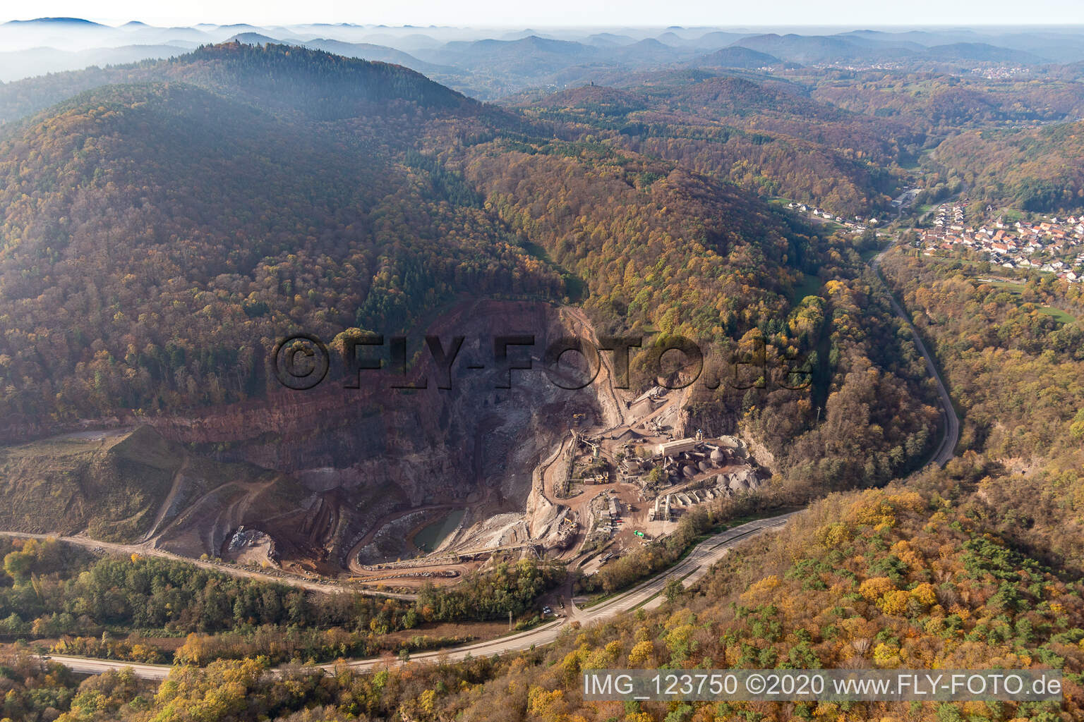 Luftbild von Pfalz Granit in Waldhambach im Bundesland Rheinland-Pfalz, Deutschland