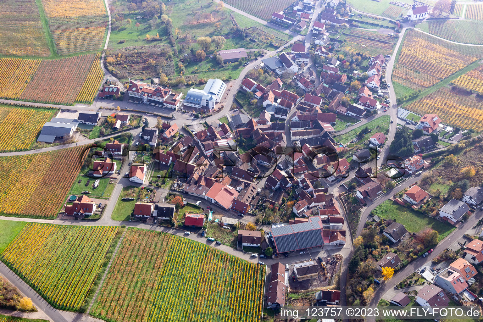 Drohnenbild von Ortsteil Gleiszellen in Gleiszellen-Gleishorbach im Bundesland Rheinland-Pfalz, Deutschland
