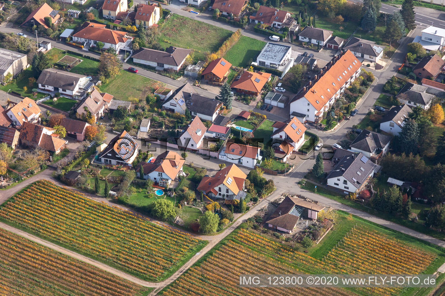 Drohnenaufname von Ortsteil Schweigen in Schweigen-Rechtenbach im Bundesland Rheinland-Pfalz, Deutschland