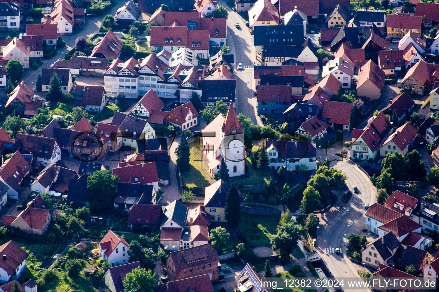 Luftaufnahme von Ellmendingen im Bundesland Baden-Württemberg, Deutschland
