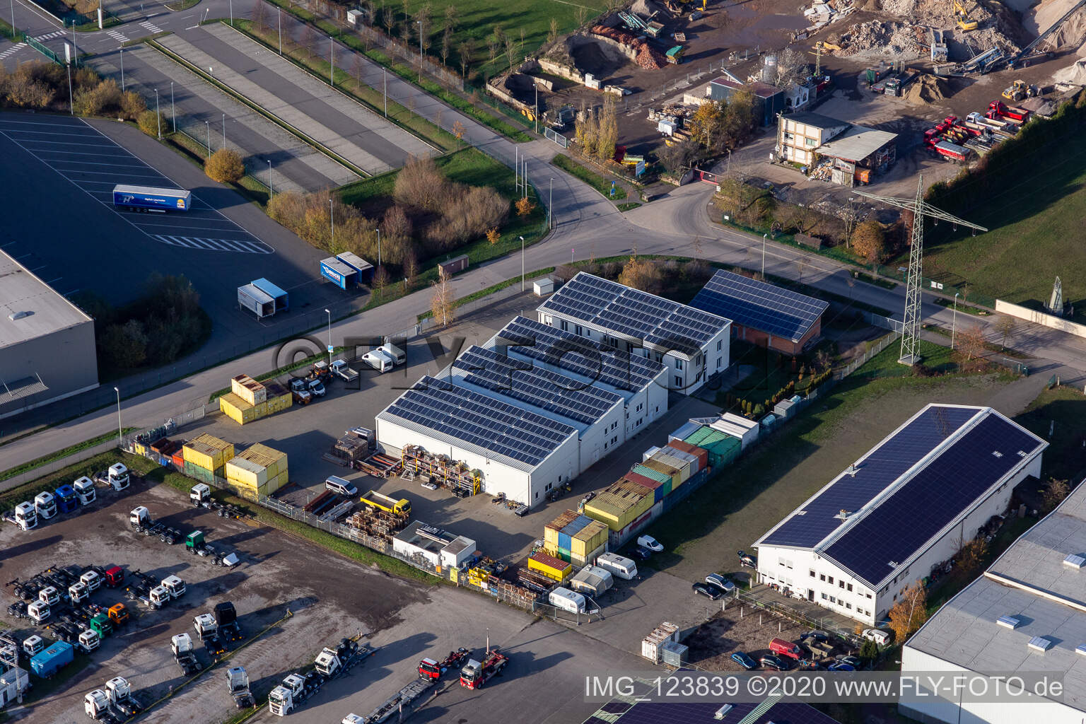 Gebäude und Produktionshallen auf dem Werksgelände der WWV Wärmeverwertung GmbH & Co. KG in Kandel im Ortsteil Minderslachen im Bundesland Rheinland-Pfalz, Deutschland