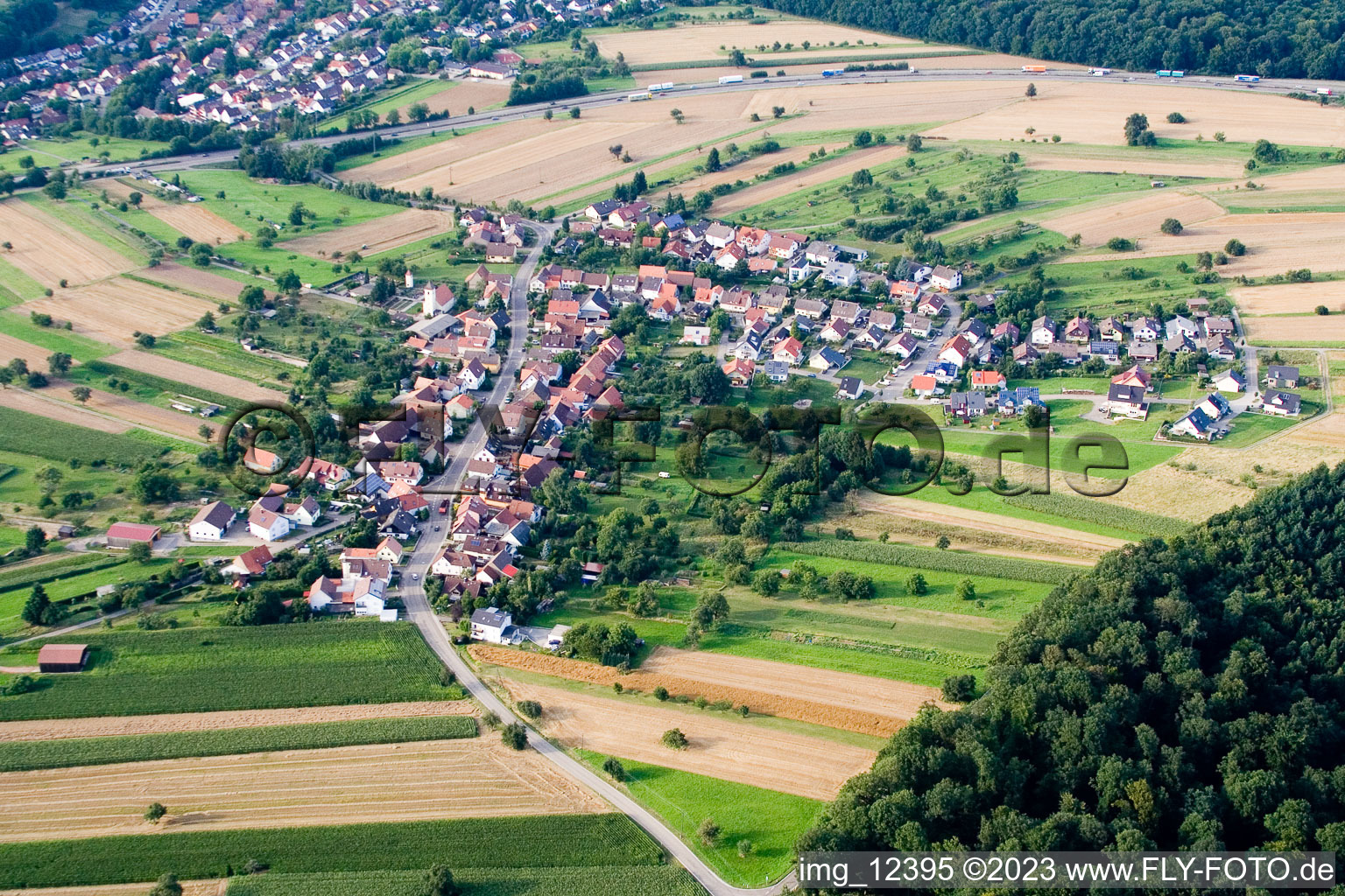 Luftbild von Ortsteil Obermutschelbach in Karlsbad im Bundesland Baden-Württemberg, Deutschland