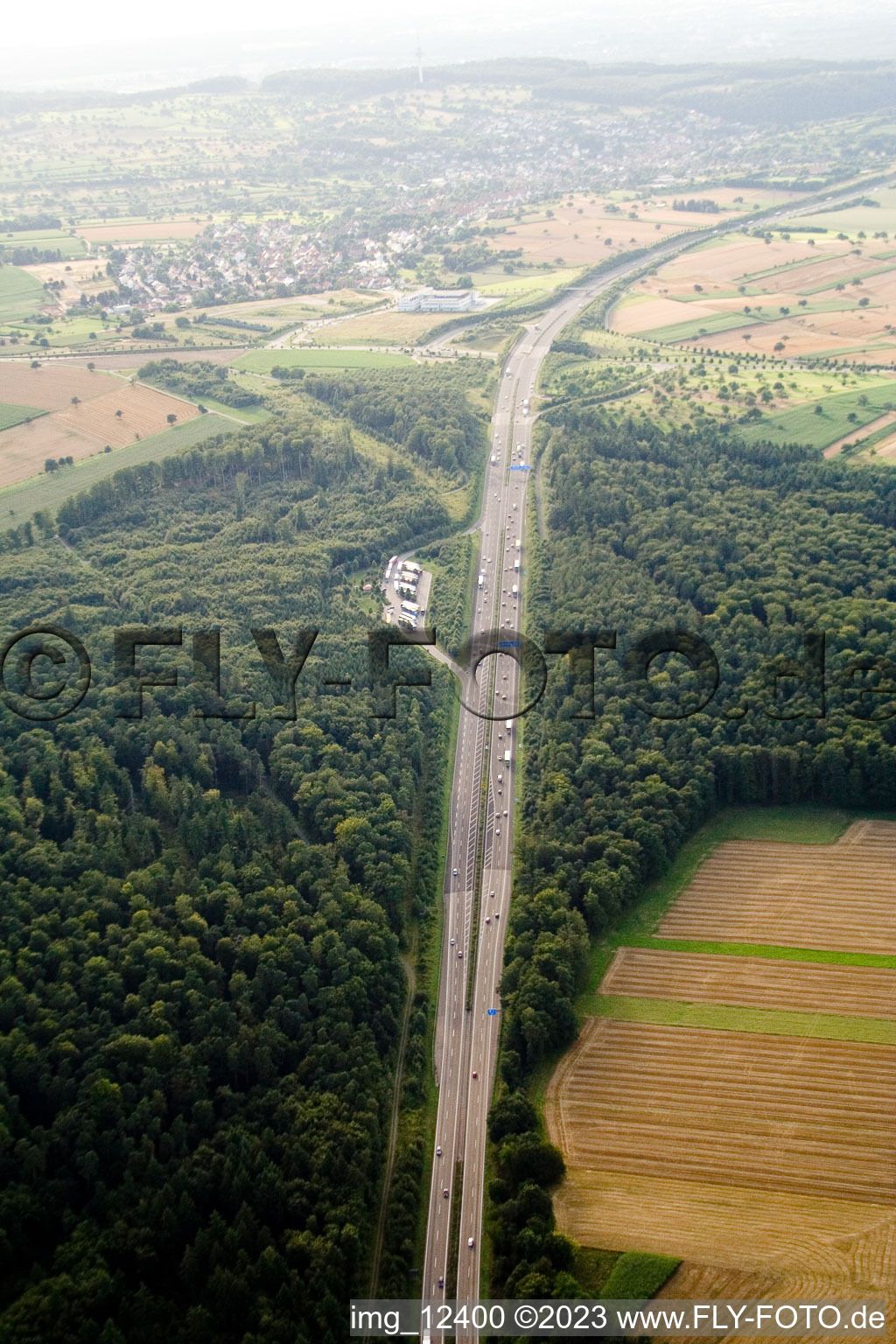 Luftbild von Mutschelbach, Autobahnparkplatz A8 im Ortsteil Untermutschelbach in Karlsbad im Bundesland Baden-Württemberg, Deutschland