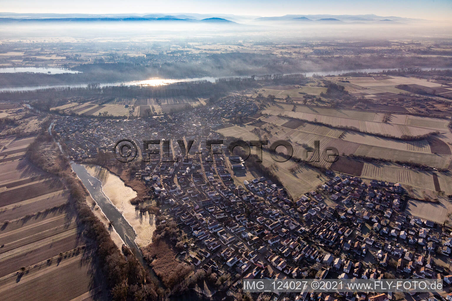 Luftaufnahme von Tankgraben in Neuburg am Rhein im Bundesland Rheinland-Pfalz, Deutschland