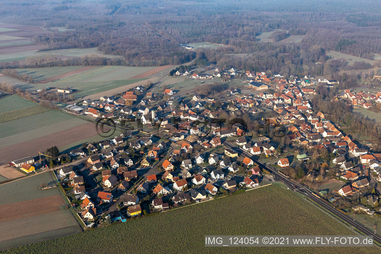 Scheibenhard im Bundesland Bas-Rhin, Frankreich aus der Drohnenperspektive