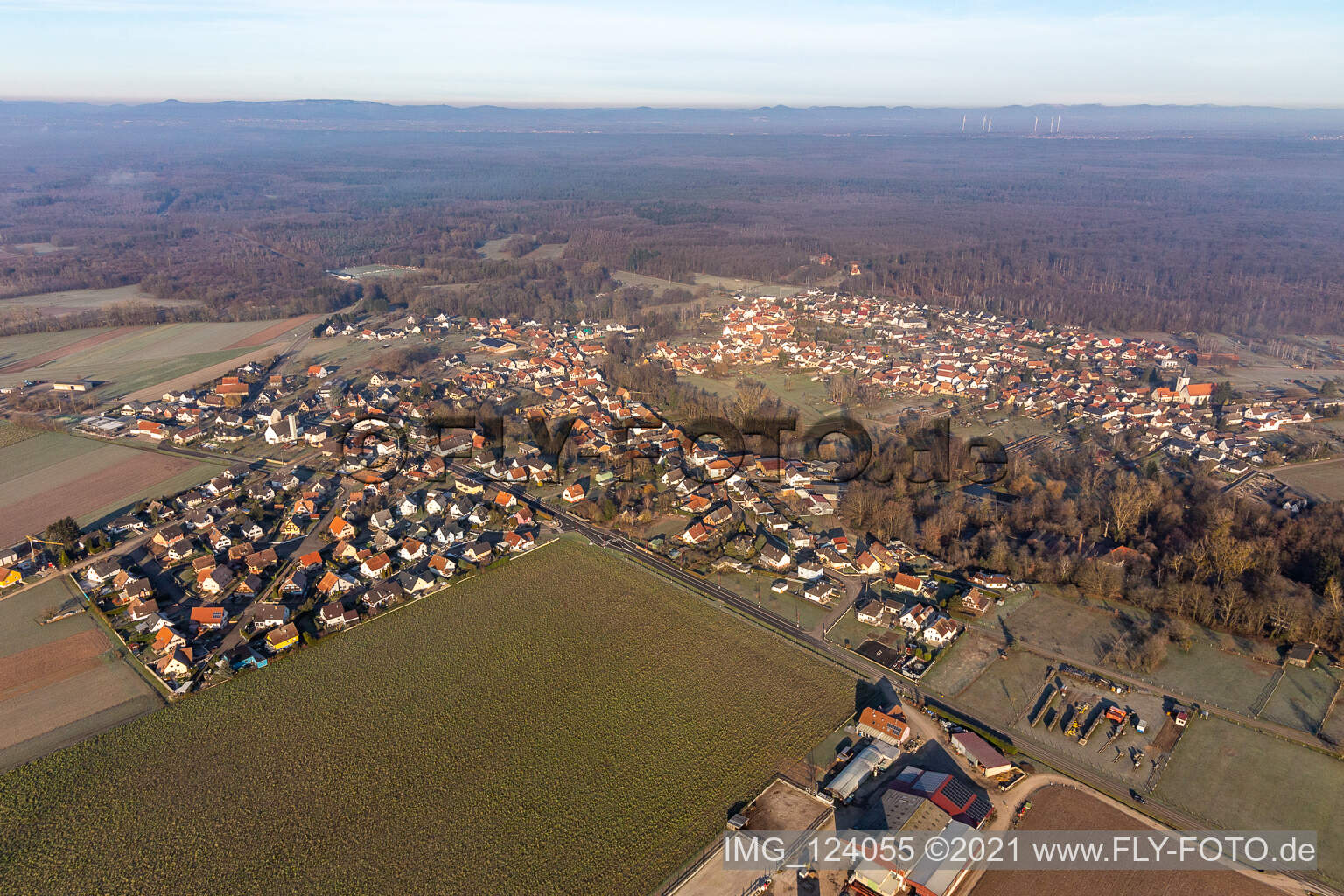 Scheibenhard im Bundesland Bas-Rhin, Frankreich von einer Drohne aus