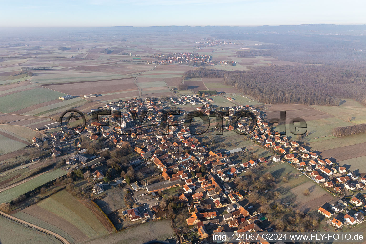 Niederlauterbach im Bundesland Bas-Rhin, Frankreich von oben gesehen