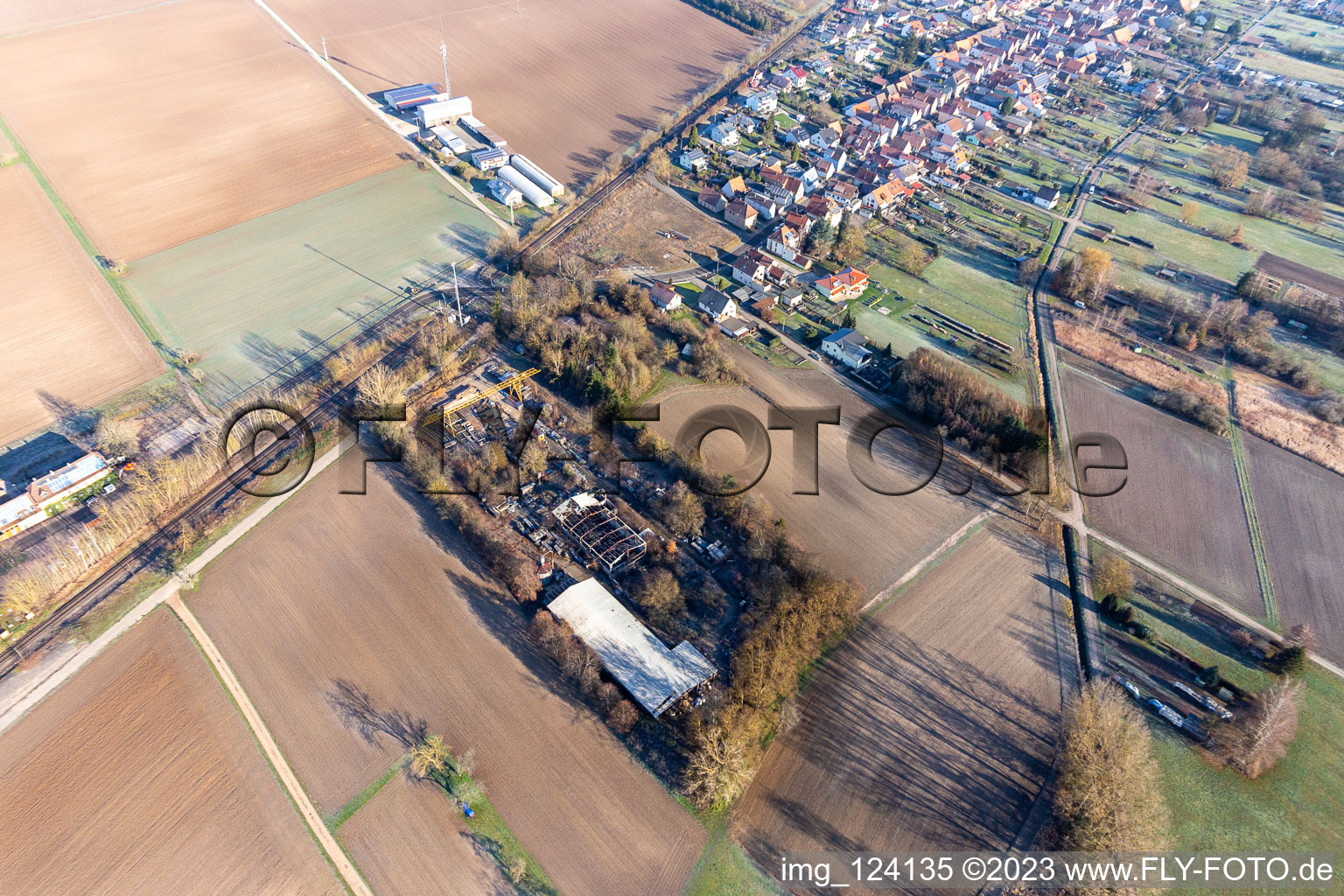 Luftaufnahme von Abgebrannte Halle im Ortsteil Schaidt in Wörth am Rhein im Bundesland Rheinland-Pfalz, Deutschland