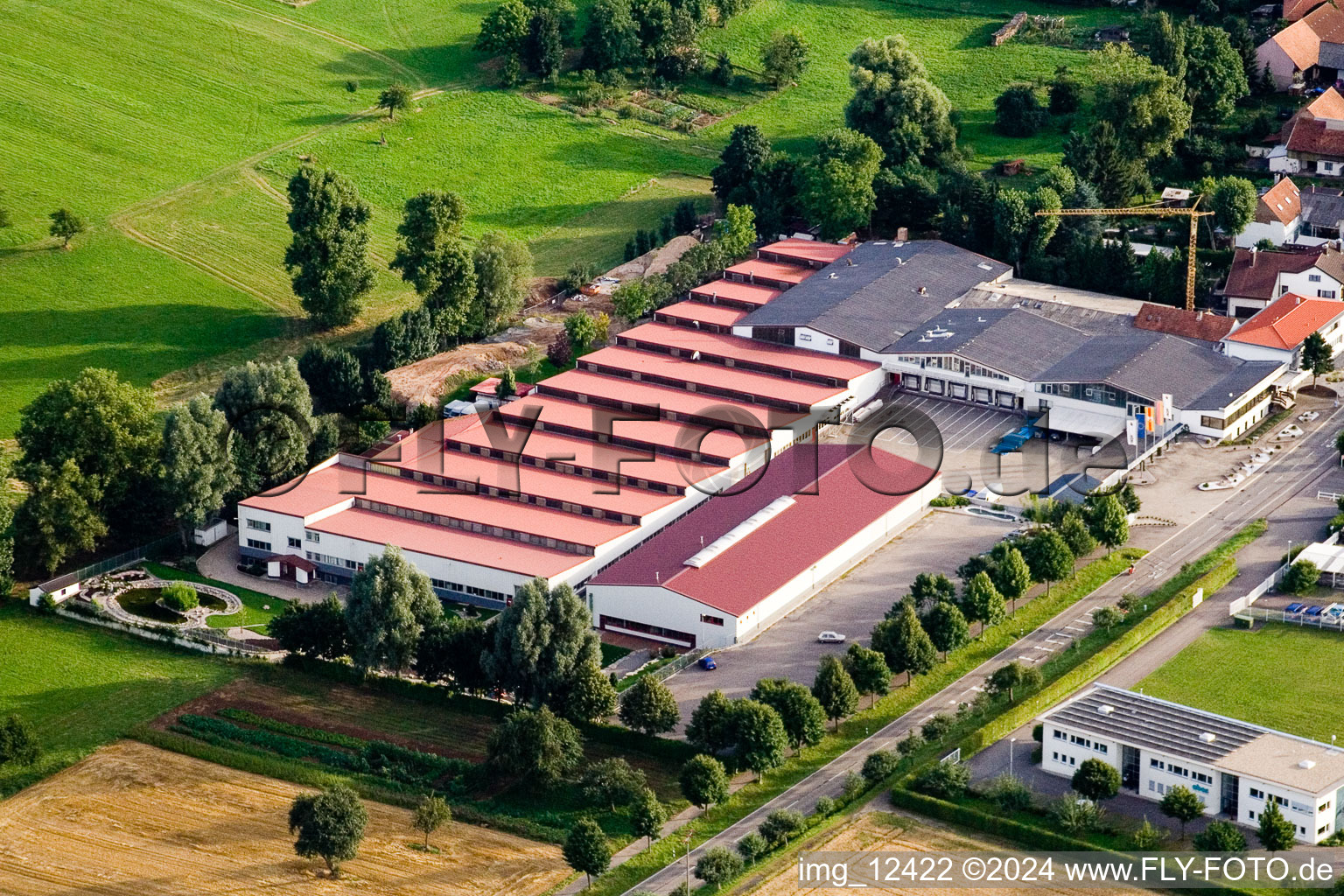 Gebäude und Produktionshallen auf dem Werksgelände Vogelsitze GmbH in Stupferich in Karlsruhe im Bundesland Baden-Württemberg, Deutschland