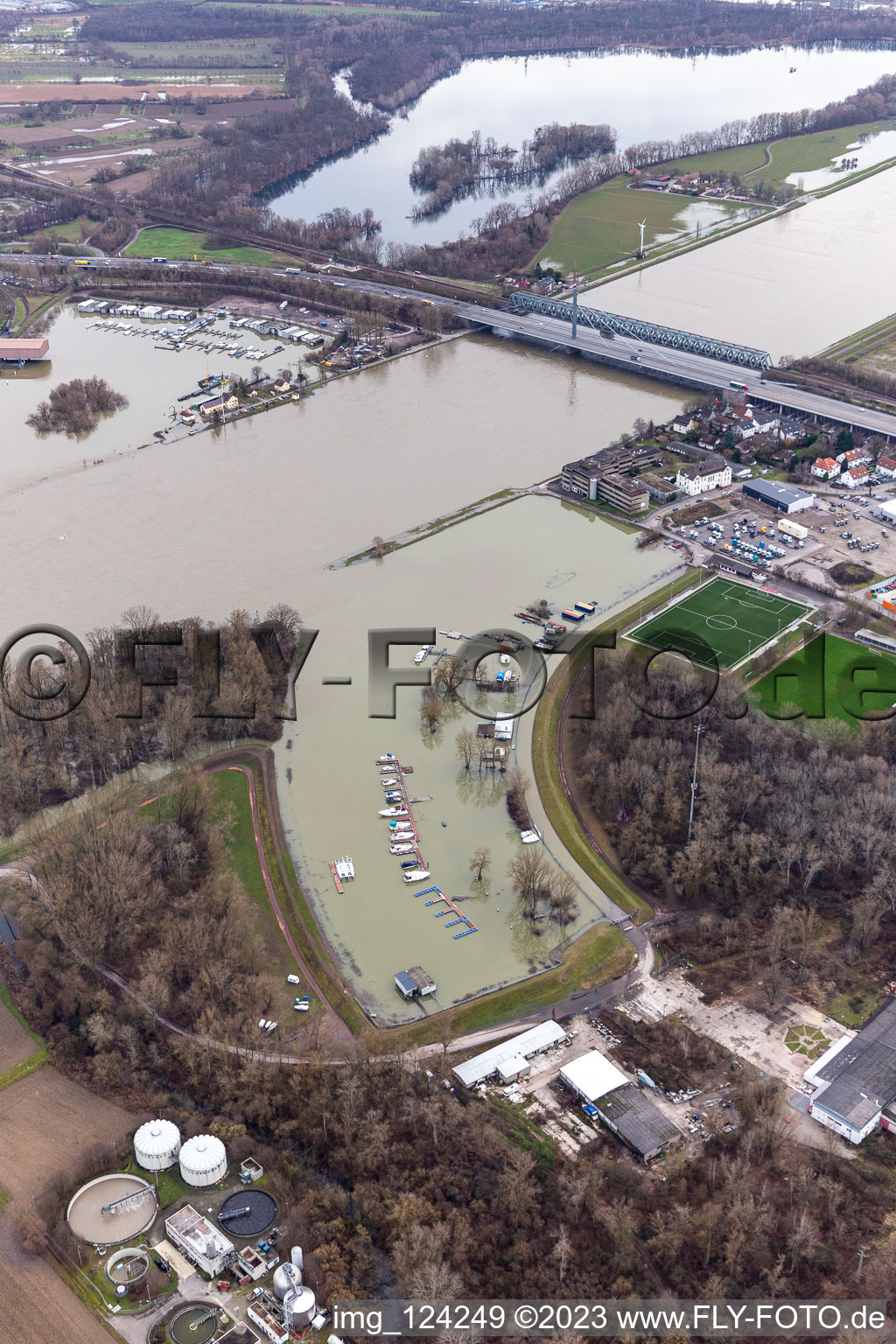 Luftbild von Hafen Maximiliansau bei Hochwasser in Wörth am Rhein im Bundesland Rheinland-Pfalz, Deutschland