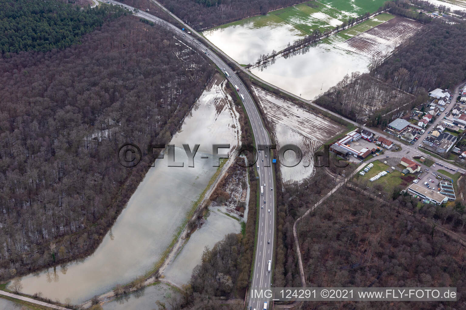Luftbild von Land unter am Otterbach mit überschwemmten Wiesen an der A65 in Kandel im Bundesland Rheinland-Pfalz, Deutschland