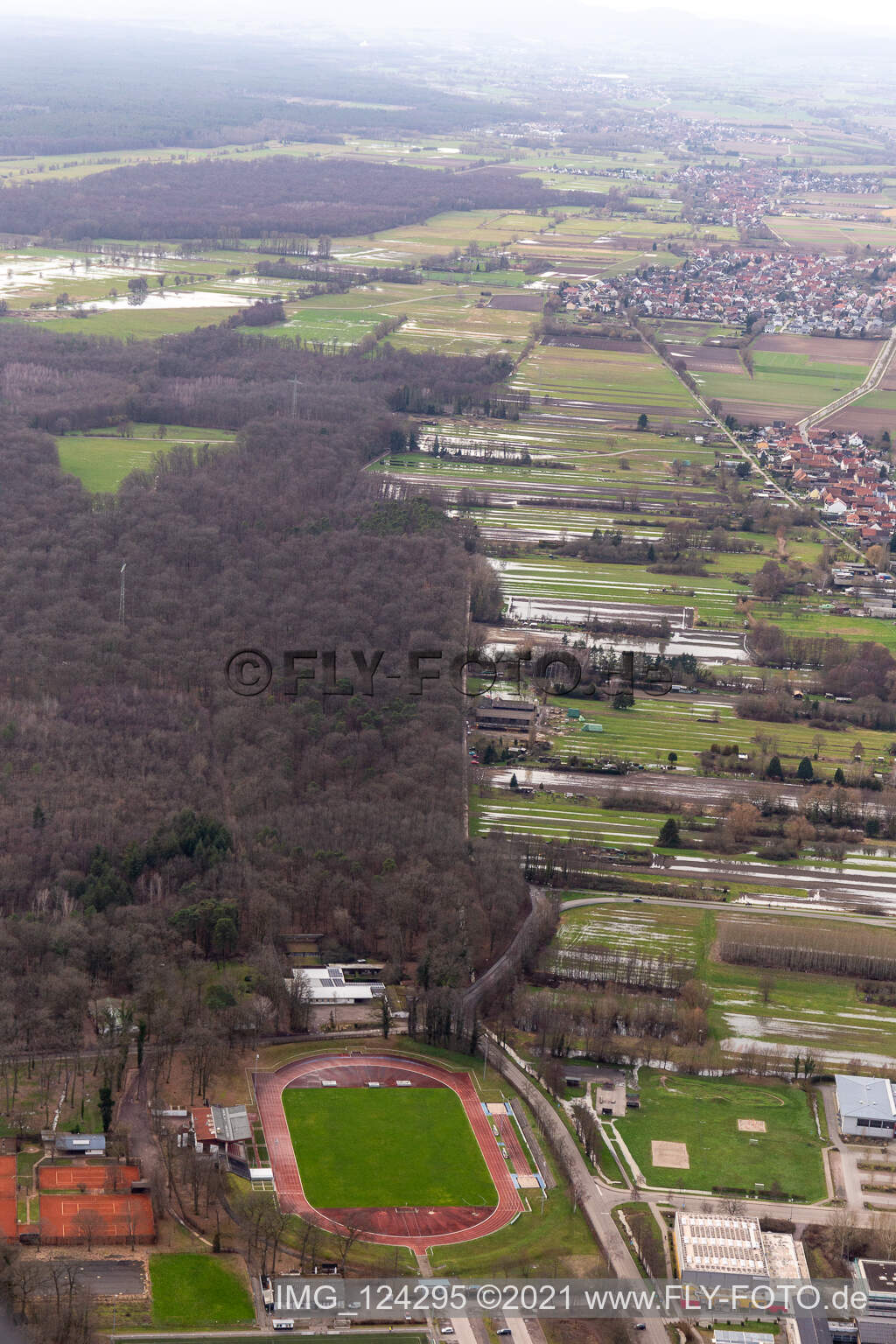 Luftbild von Land unter mit überschwemmten Wiesen zwischen Floßgraben und Dörniggraben an der Saarstr in Kandel im Bundesland Rheinland-Pfalz, Deutschland