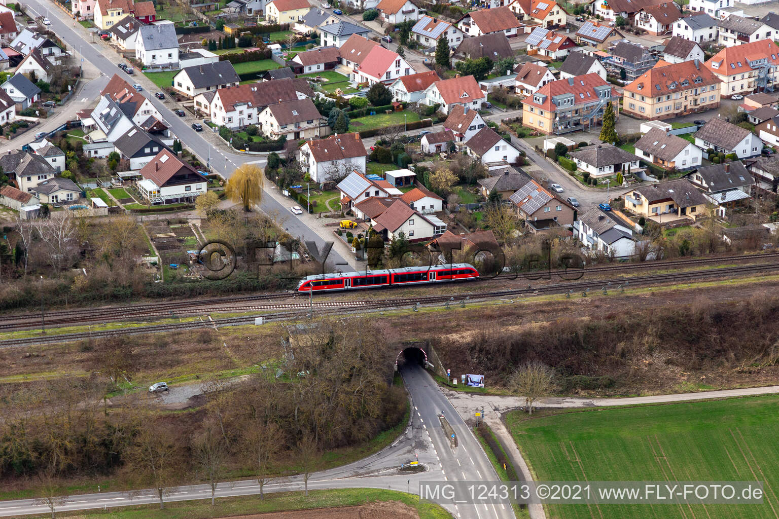 Bahnunterführung am Ortseingang in Winden im Bundesland Rheinland-Pfalz, Deutschland