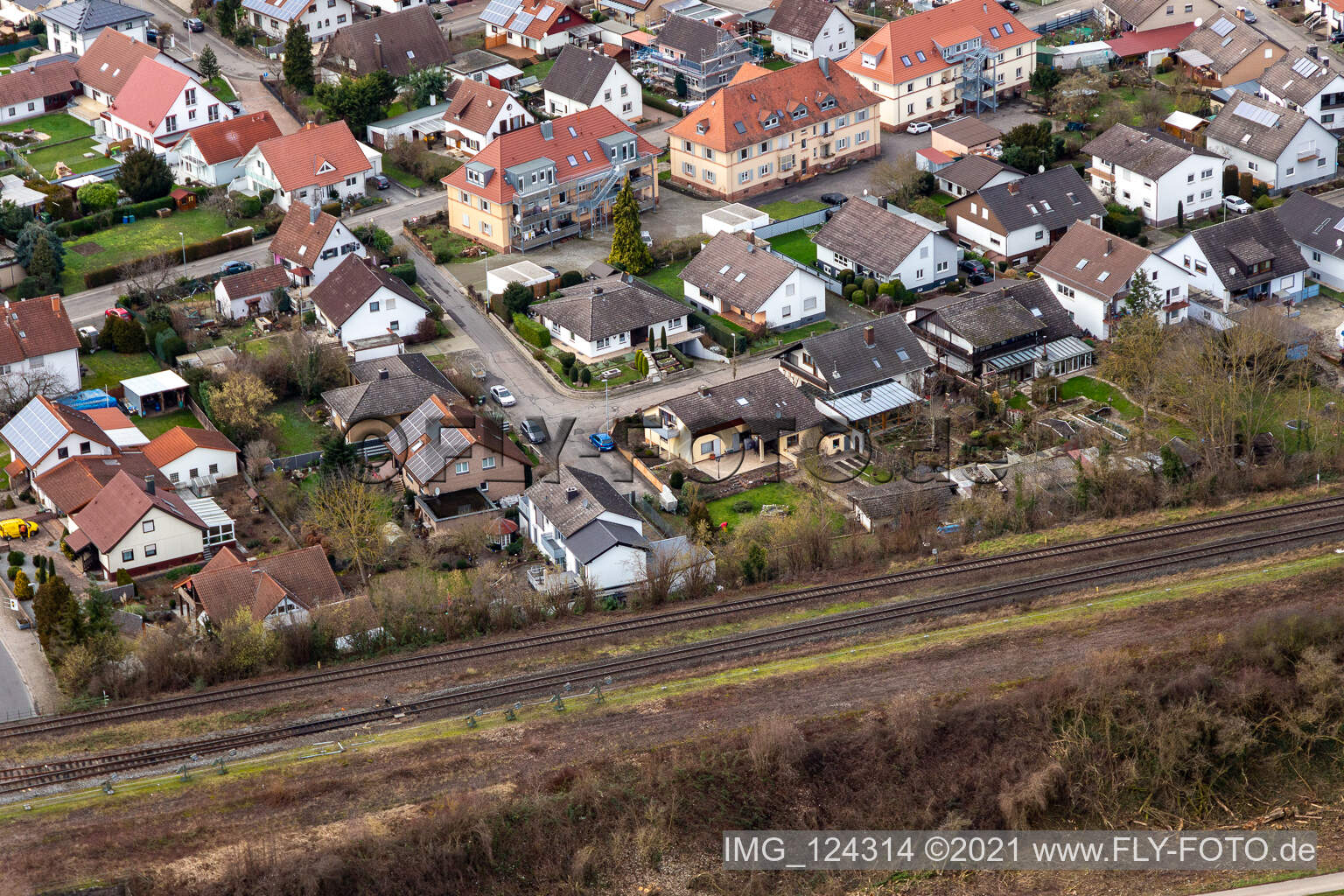Im Rosengarten in Winden im Bundesland Rheinland-Pfalz, Deutschland von der Drohne aus gesehen