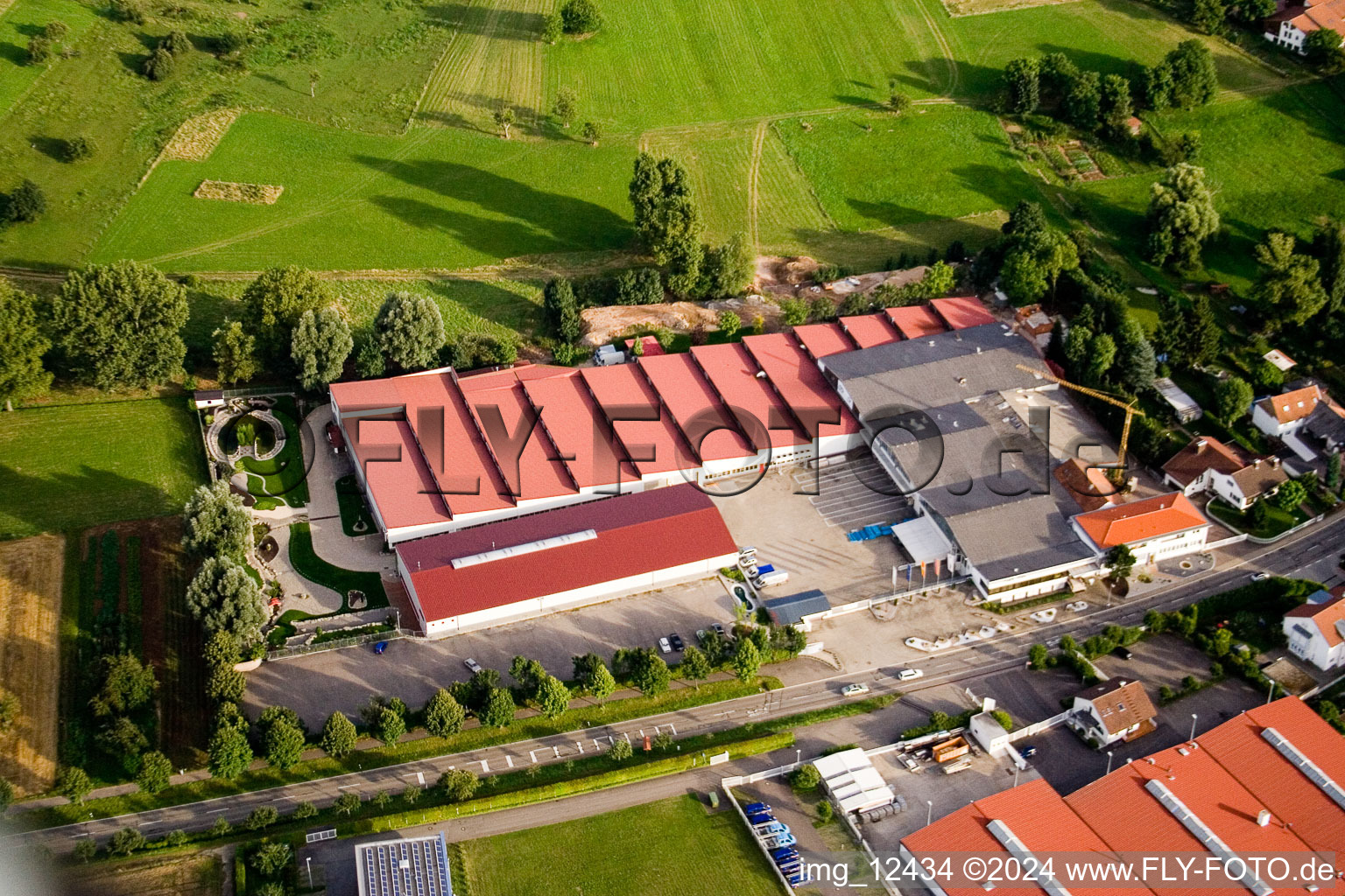 Luftbild von Gebäude und Produktionshallen auf dem Werksgelände Vogelsitze GmbH in Stupferich in Karlsruhe im Bundesland Baden-Württemberg, Deutschland