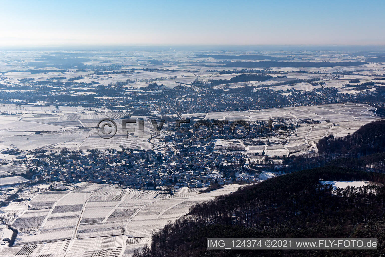 Winterluftbild im Schnee in Oberotterbach im Bundesland Rheinland-Pfalz, Deutschland