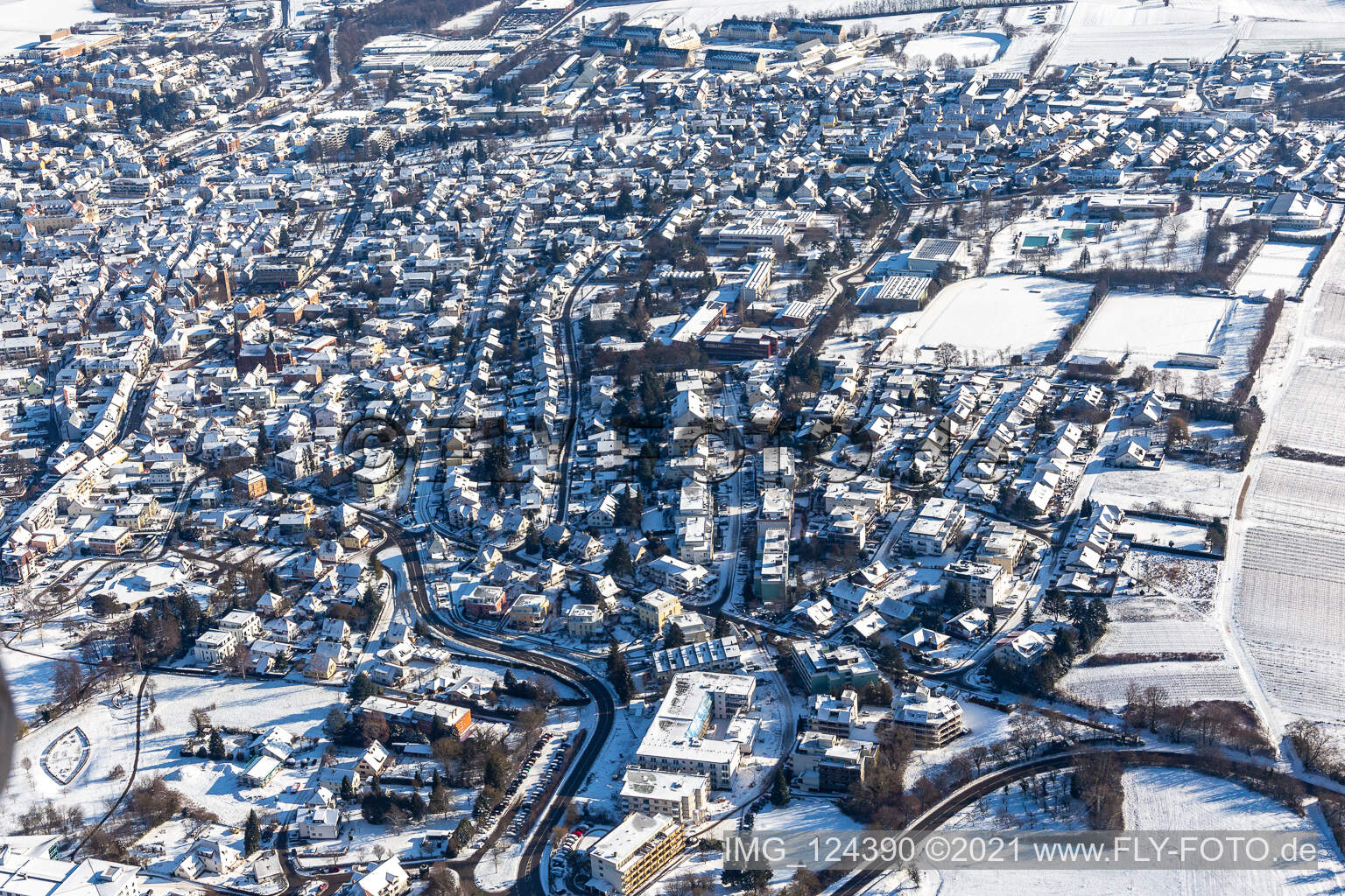 Winterluftbild im Schnee von Bad Bergzabern S im Bundesland Rheinland-Pfalz, Deutschland