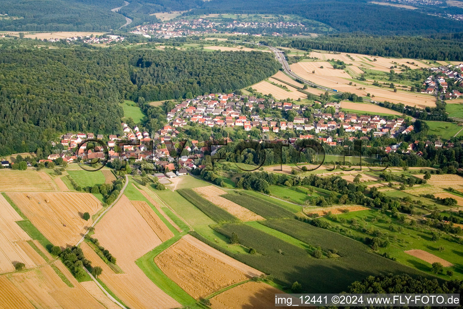 Mittelmutschelbach von Nordwesten im Ortsteil Untermutschelbach in Karlsbad im Bundesland Baden-Württemberg, Deutschland