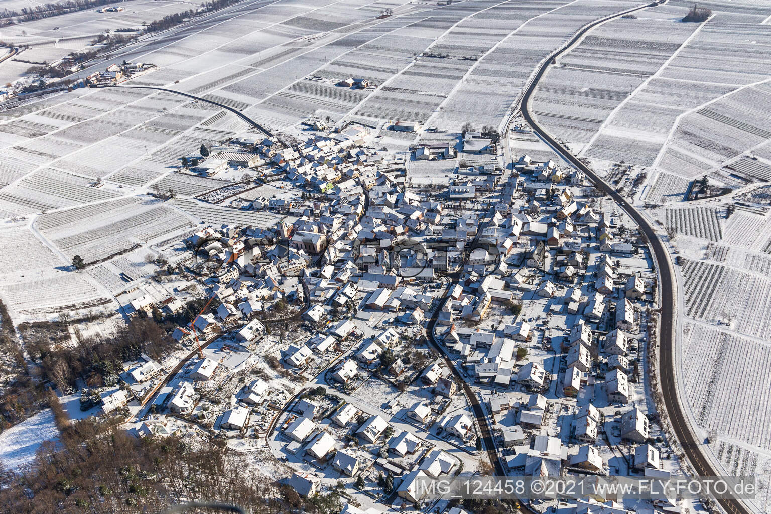 Winterluftbild im Schnee in Eschbach im Bundesland Rheinland-Pfalz, Deutschland