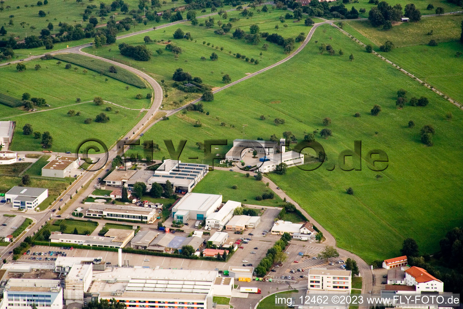 Luftbild von Ittersbach, Industriegebiet im Ortsteil Im Stockmädle in Karlsbad im Bundesland Baden-Württemberg, Deutschland