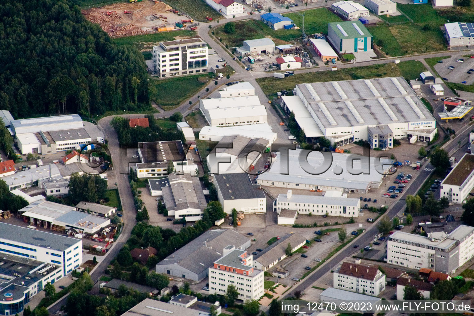 Ittersbach, Industriegebiet im Ortsteil Im Stockmädle in Karlsbad im Bundesland Baden-Württemberg, Deutschland vom Flugzeug aus
