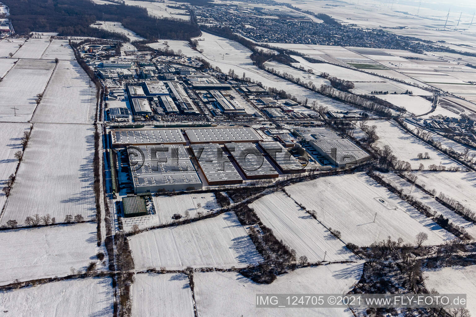 Winterluftbild im Schnee Michelin Reifenwerke in Landau in der Pfalz im Bundesland Rheinland-Pfalz, Deutschland